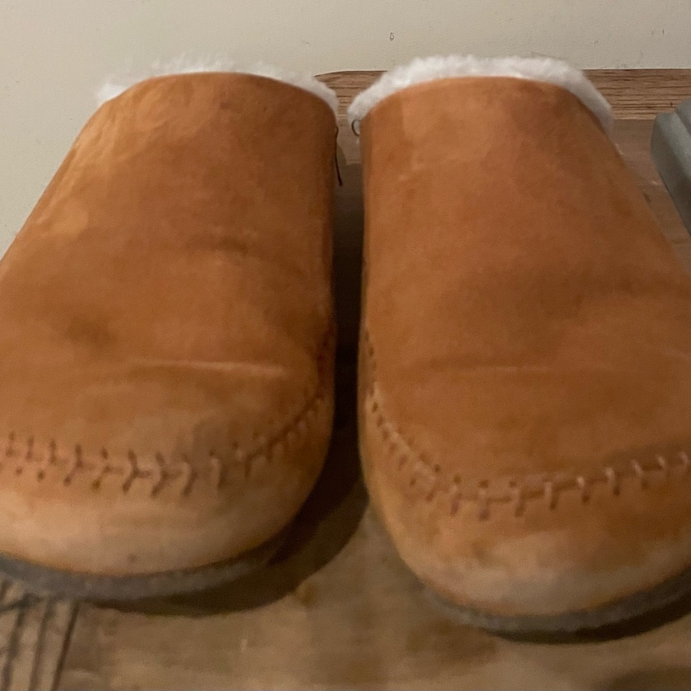 Jenni Kayne Shearling-Lined Moc Clog in Saddle - Picture 7 of 9